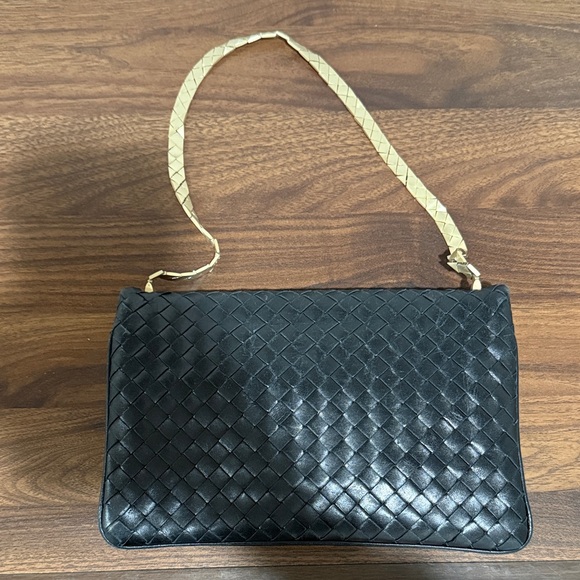 Bottega Veneta Vintage Nappa Intrecciato Shoulder Bag - Picture 2 of 10